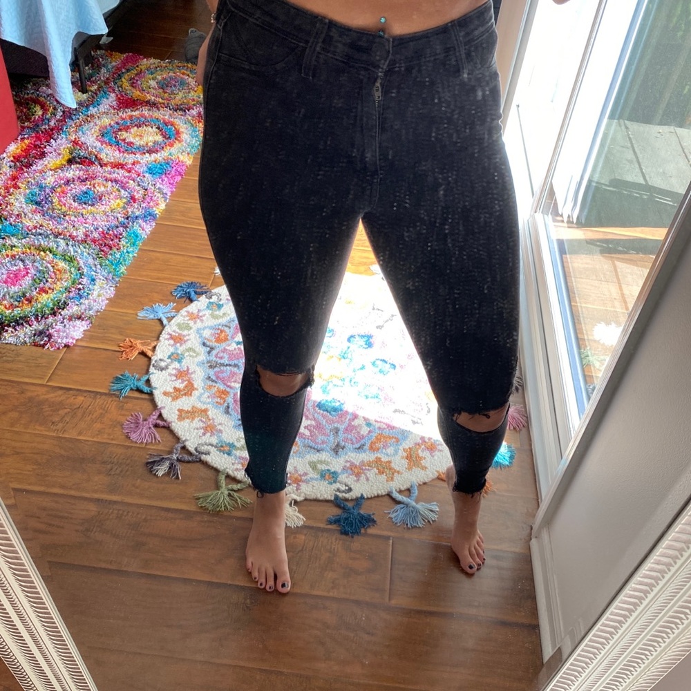 Hollister black ripped knee skinny jeans